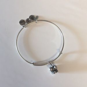 Alex & Ani King’s Crown Bangle